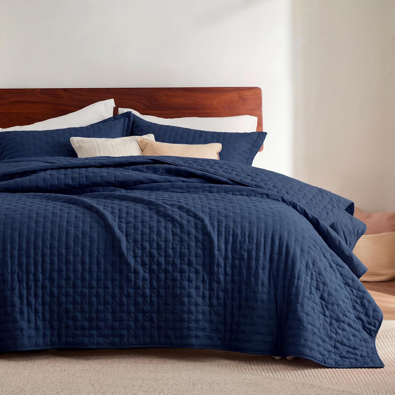 Quilts Queen Size - Bright White Bedspread Queen Size & Lightweight Comforter, Modern Coverlet with Clover Pattern, Ultra Soft All-Season Bedding, 90 x 96 Inches | Stitch-Free Quilting, Lightweight, Summer Bedding Set, Machine Washable, Pet-Friend